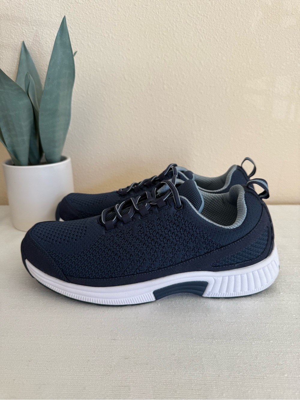New OrthoFeet women’s Navy Knit Athletic Walking Shoes 992. - Picture 4 of 14